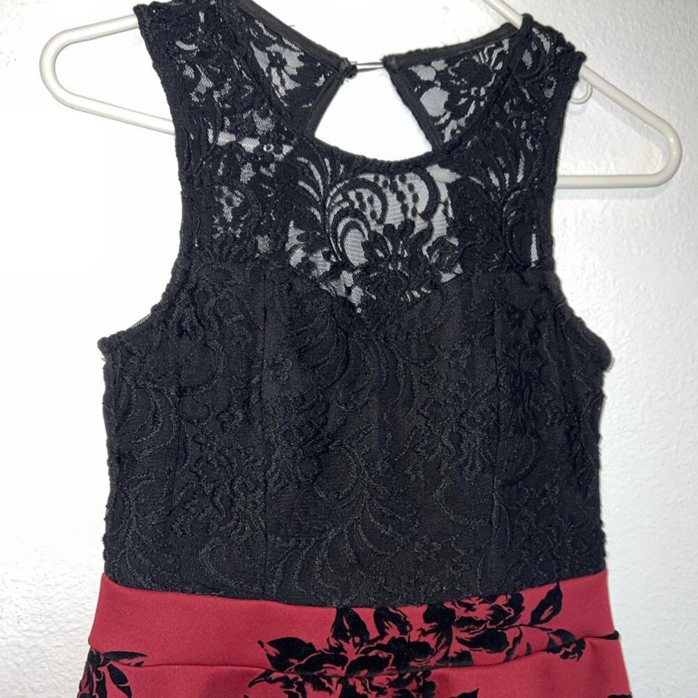 Dress with Velvet Roses - Picture 2 of 3